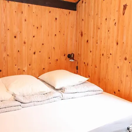 Three-bedroom Holiday In * Hals