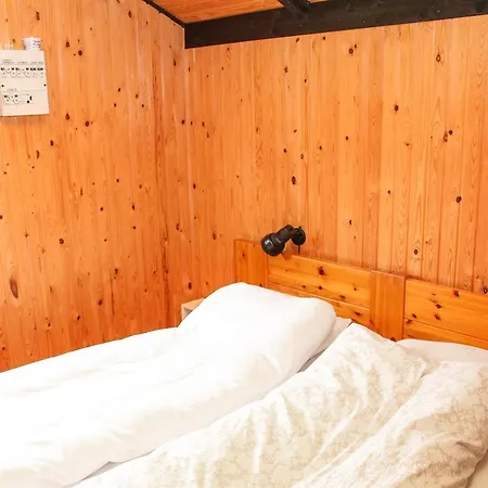 Feriehus Three-bedroom Holiday In Hals